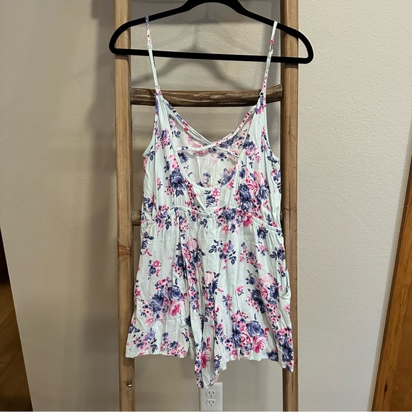 H&M Divided Pastel Floral Top - Picture 2 of 3